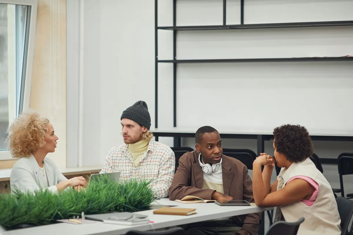 How to Build and Moderate a Community on Onyx Chat